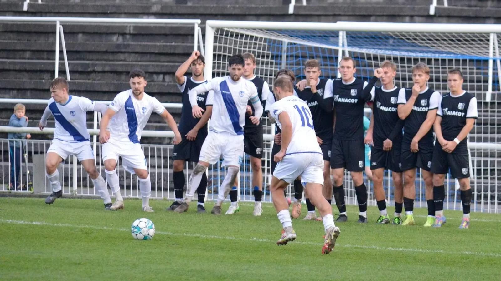 Polanka si ze Stovek odvezla tři body