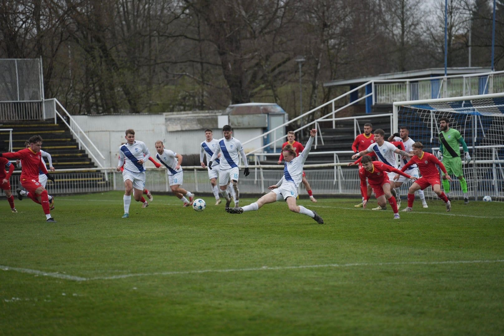 Kedroň hattrickem řídil výhru 5:2